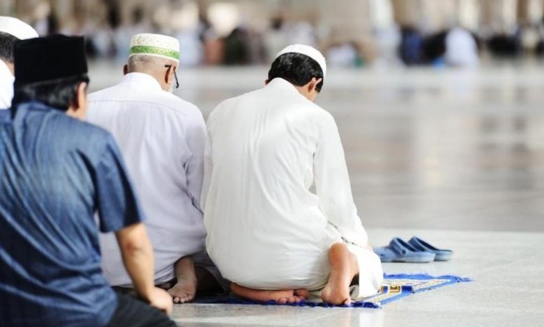 Hukum Makmum Masbuk Membuat Jamaah Baru
